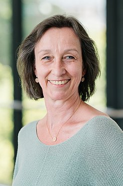 Frau  Claudia Cramer von Clausbruch